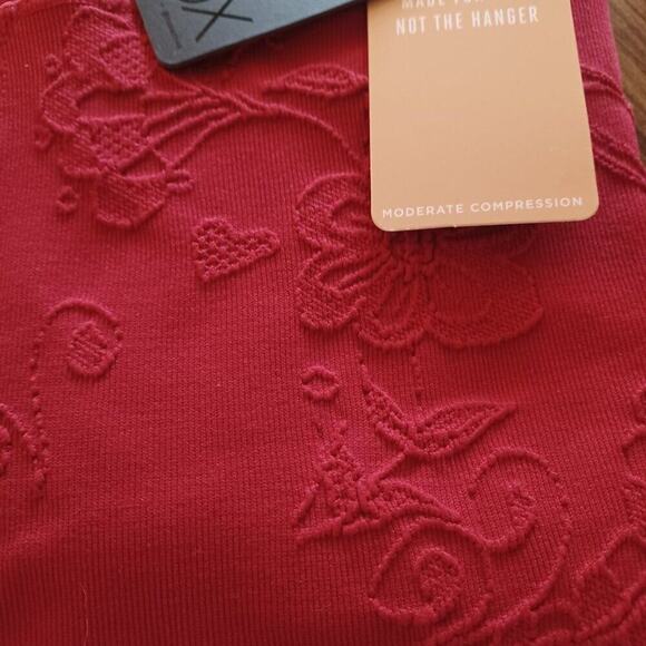 NUX Bouquet Leggings Love Red Size S NWT Floral Heart Pattern RARE - Picture 5 of 7